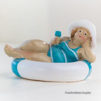 50er Jahre Mini Badefigur mollige Emma mit Sektglas in Schwimmring liegend (11cm)